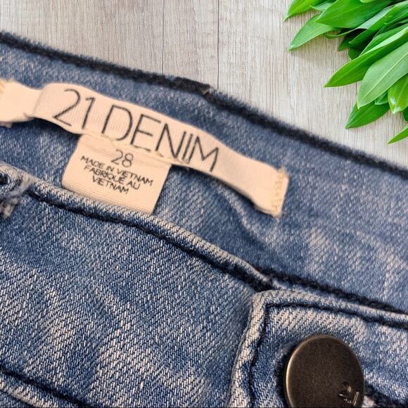21 Denim Low Rise Jean Shorts sz 28 - Picture 2 of 5